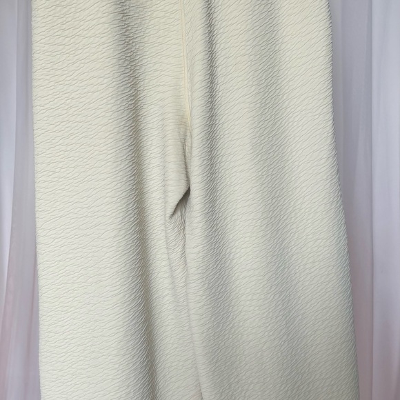 Lululemon Can You Feel The Pleat Crop
Light Ivory (First Release) - Picture 4 of 9